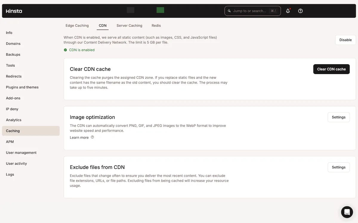 MyKinsta 仪表板中的 Kinsta CDN 配置页面，显示了三个主要部分：CDN 状态、包含“Clear CDN cache”按钮的缓存管理，以及可将图片转换为 WebP 格式的图片优化设置。该界面还提供了从 CDN 缓存中排除特定文件的选项。