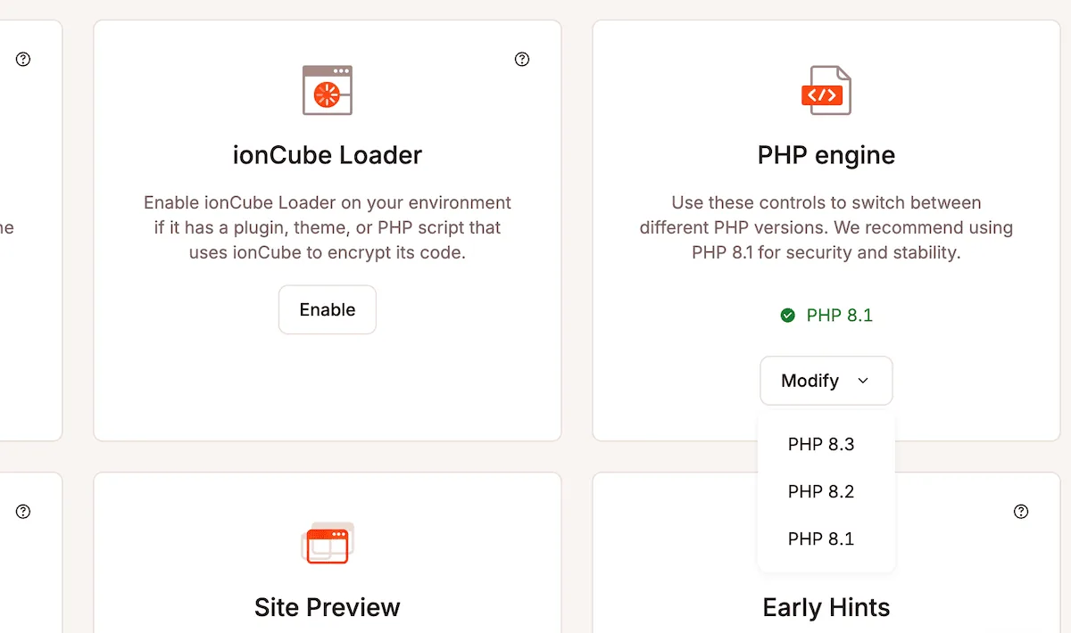 MyKinsta 仪表板中的 Tools 页面。该界面展示了四个主要部分：用于加密 PHP 代码的 ionCube Loader（附带 Enable 按钮）；显示当前激活版本为 8.1 的 PHP engine（附带 Modify 下拉菜单，列出 8.1-8.3 版本）；Site Preview 和 Early Hints。每个部分均配有相应的图标和说明文字。